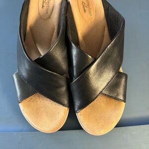 Clarks Women's Black and Tan Sandals